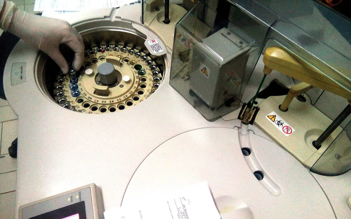 Clinical laboratory specimen handling
